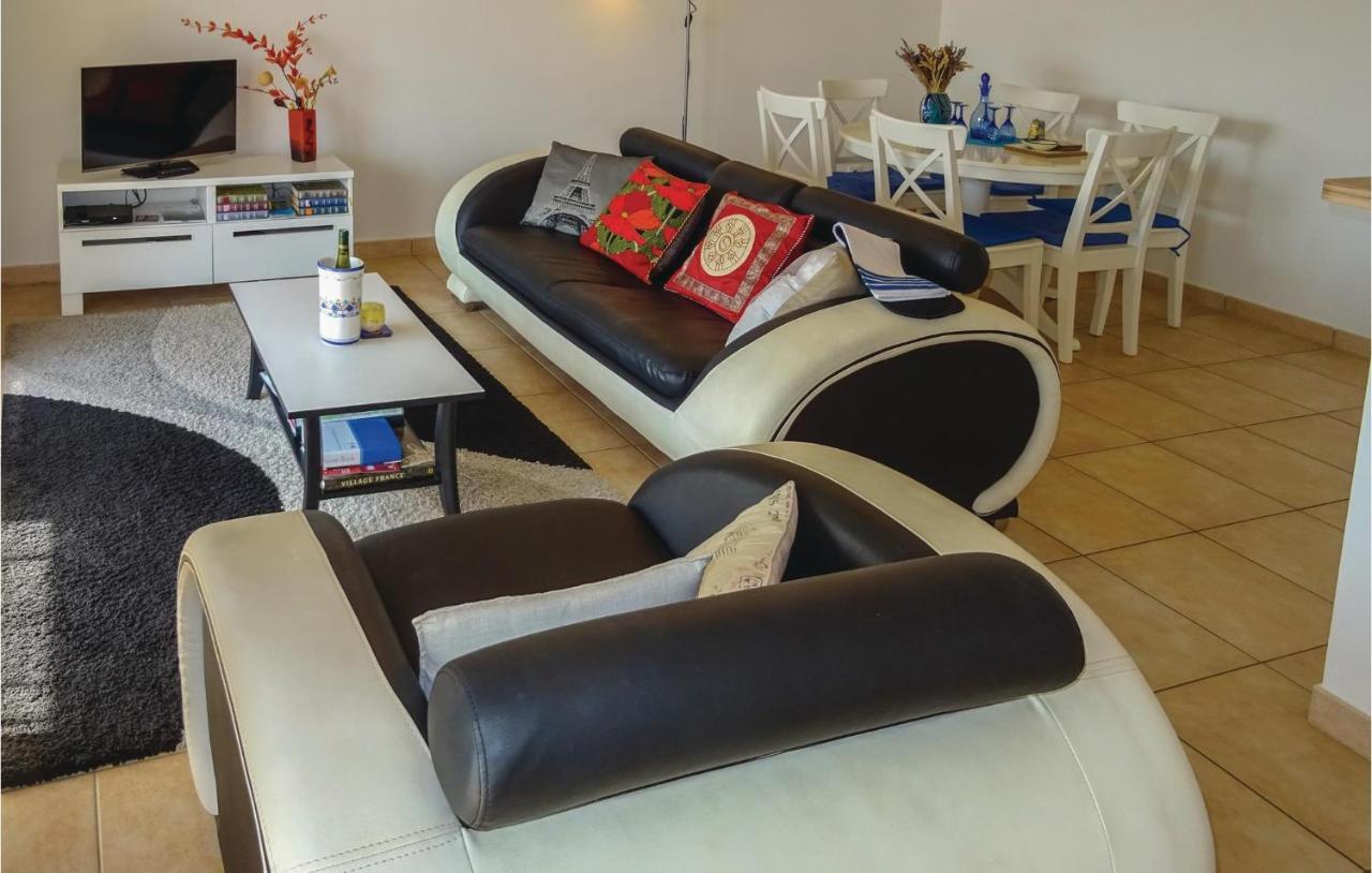 Amazing Apartment In Колюр Екстериор снимка