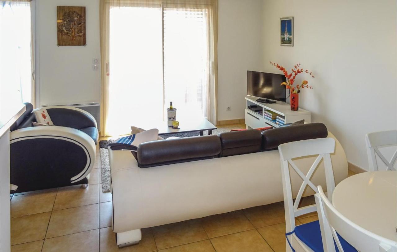 Amazing Apartment In Колюр Екстериор снимка