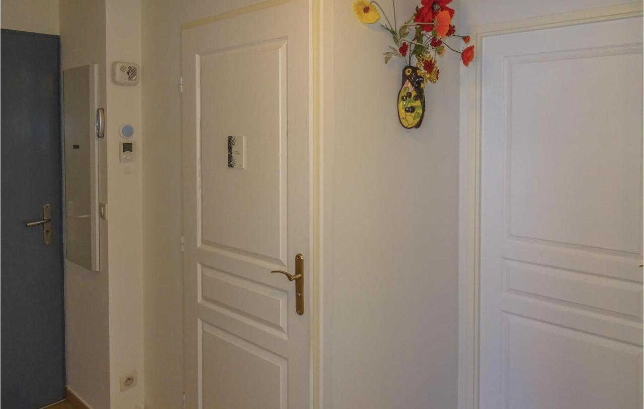 Amazing Apartment In Колюр Екстериор снимка
