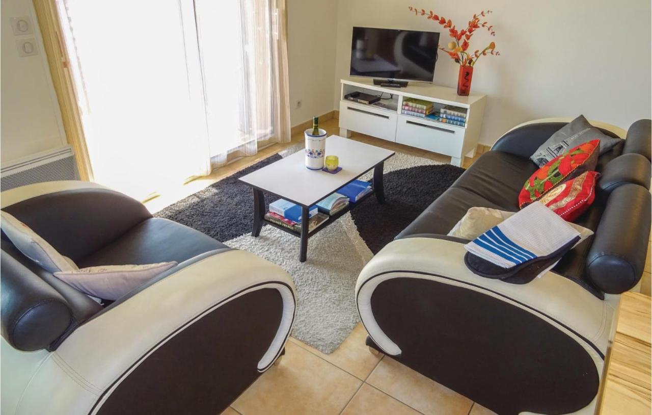Amazing Apartment In Колюр Екстериор снимка